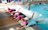 從小學會游泳既能鍛煉身體，又可防範溺水。（圖源：垂楊）