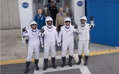 “龍”飛船載 4 名宇航員返回地球