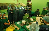 器官捐贈移植團隊在手術室中執行器官捐贈摘取手術。（圖源：二嘉）