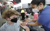 美批准12歲至15歲青少年接種輝瑞新冠疫苗。（圖源：AP）