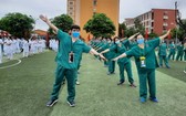 廣寧志願醫護團隊赴北江省支援之前造型合照，下決心有效控制住疫情。（圖源：VGP）