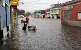 危地馬拉全國多地遭遇了持續降雨，長期降雨在部分地區引發了災害事故。（圖源：CONRED）
