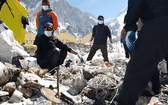 尼泊爾收集高山垃圾並帶回4具登山遇難者遺體