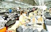 守德市豐富總公司的出口成衣生產一瞥。