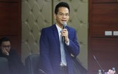 越南娛樂與電子體育協會秘書長杜越雄在發佈會上發表講話。（圖源：互聯網）