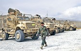 阿富汗巴格拉姆基地在美軍撤出後，留下一批防地雷反伏擊車。（圖源：互聯網）