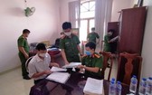 警方對犯罪嫌疑人阮文望的辦公室進行搜查犯罪證據。（圖源：警方提供）