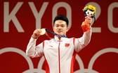 中國石智勇破世界紀錄斬獲男舉金牌