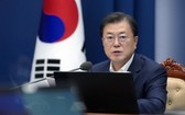 8月5日下午，韓國總統文在寅在青瓦台主持召開“K-全球疫苗樞紐建設願景與戰略”會議。（圖源：韓聯社）