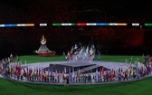 各代表團旗手在東京奧運會閉幕式上入場。（圖源：互聯網）