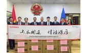 新華集團通過越南駐昆明總領事館捐贈抗疫物資是支持越南抗疫的實際行動。