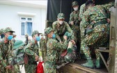 前往邊境執行任務的戰士們。(圖源:越通社)