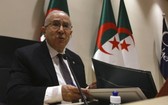 阿爾及利亞外長拉馬姆拉在記者上，指責摩洛哥長期對阿爾及利亞採取「敵對政策」。（圖源: AP）