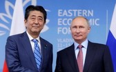 圖為 2018年9月10日，日本前首相安倍晉三抵達俄羅斯符拉迪沃斯托克，與俄羅斯總統普京會談。（圖源：Getty Images）