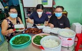 “愛心家廚”項目已向抗疫一線人員、隔離區和封鎖區貧困民眾以及8號野戰醫院免費提供近2萬份膳食。