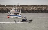 這是11月26日在法國加來港拍攝的參加抗議活動的法國漁船。（圖源：新華社）