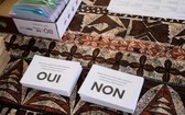 圖為法屬新喀裡多尼亞首府努美阿獨立公投的一間投票站。（圖：AFP）