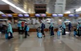 印度尼西亞交通部6日宣佈，已暫時禁止外國遊客經由雅加達機場入境，以緩解國內新冠確診病例激增態勢。（圖：路透社）