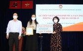萬盛發集團總經理張惠雲向胡志明市疫苗基金捐贈1萬4500億元。
