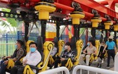 遊客在Sunworld Ha Long Complex 娛樂中心體驗刺激遊戲。（圖：廣寧報）