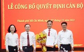 新任市委辦公廳副主任阮明德（右二）與市領導合影。（圖：市黨部新聞網）