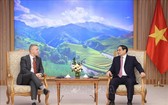 政府總理范明政（右）接見比利時王國駐越南特命全權大使卡爾‧亨德里克‧瑪格麗塔‧范登博什。（圖：越通社）