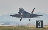 11月10日，韓國自研超音速戰鬥機“獵鷹”（KF-21）二號原型機首飛成功。（圖：韓聯社）