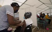 南非民眾接種新冠疫苗。（圖：AP）