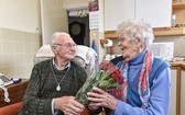 兩位百歲老人亞瑟、弗洛倫斯（圖片來源：Caters News Agency）