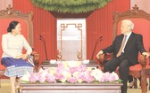 阮富仲總書記接見老撾國會主席巴妮‧雅陶都。（圖片來源：互聯網）