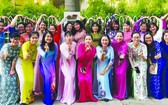 第五郡婦女會正在準備響應「越南長衫」比賽。