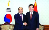 政府總理阮春福會見韓國國務總理李洛淵。
