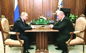 俄總統普京會見聯邦稅務局局長米哈伊爾‧米舒斯京(右)。