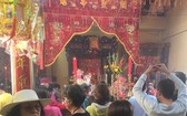 鵝貢市各華人公所的關聖帝君廟擠滿香客。