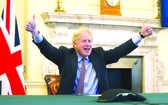 英國首相鮑里斯‧約翰遜在倫敦的首相府慶祝英歐雙方達成協議。