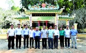 昨(26)日,市民族處由該處主任黃文鴻玉率領,包括本報、穗城、義安、二府、海南、崇正、溫陵、福安會館等代表和陪同團一行人前往西寧中央南方局華人革命傳統紀念碑。