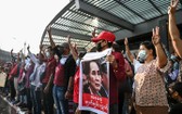 緬甸民眾示威反對關押昂山素姬。
