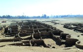 據新華社報導，埃及考古學家扎希‧哈瓦斯8日發表聲明說，在埃及南部城市盧克索發現了距今3000多年的古埃及重要都城遺址