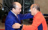越南國家主席阮春福與主教練朴恒緒。
