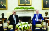 美國總統拜登（右）與阿富汗總統加尼在白宮會晤。
