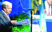 秘書長古特雷斯在巴巴多斯布里季敦舉行的聯合國貿易和發展大會開幕式上致辭。