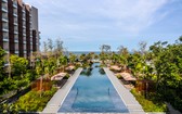 由洲際酒店集團(IHG)管理、座落在富國島西北面長灘的Croune Plaza富國Starbay度假區已投入運作，正式接待國內外遊客。