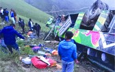 秘魯一長途客車墜崖致 20 死 33 傷
