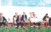 阮春福總理(左二)出席東協各國領導人與AIPA代表之間會議。（資料圖：互聯網）