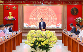 政府總理范明政與慶和省省委常務處舉行工作會議。