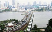魏家祥宣布，從4月1日至7日期間，新加坡注冊車輛入境我國可豁免入境費。（圖源Today）