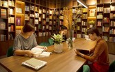  Nam Thi House以親切的環境，正成為年輕人的 理想閱讀空間。 