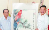 李松年大師（左）向“西堤華人文化 陳列室”捐贈作品。