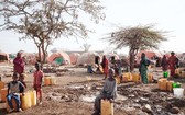 據聯合國統計，索馬里近70萬人被迫離開家園，尋找食物和水，而且這個數字還在不斷上升。