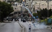 4月13日，在約旦河西岸城市納布盧斯，巴勒斯坦人與以色列軍隊發生沖突。新華社發（艾曼·諾巴尼攝）